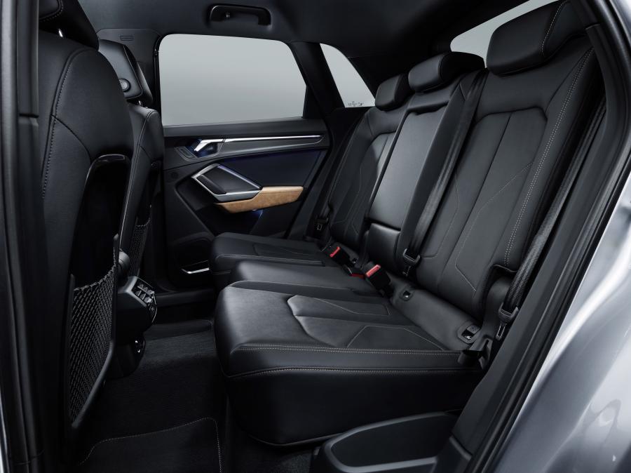 Интерьер Audi Q3 Advanced 2018 года  (WW) (фото 6 из 46)
